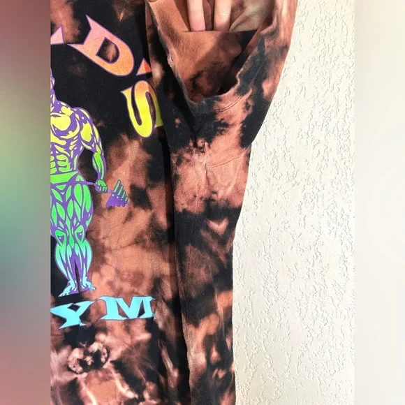 ✨SOLD✨ BLEACH Dyed/Golds Gym Tee - Picture 4 of 10